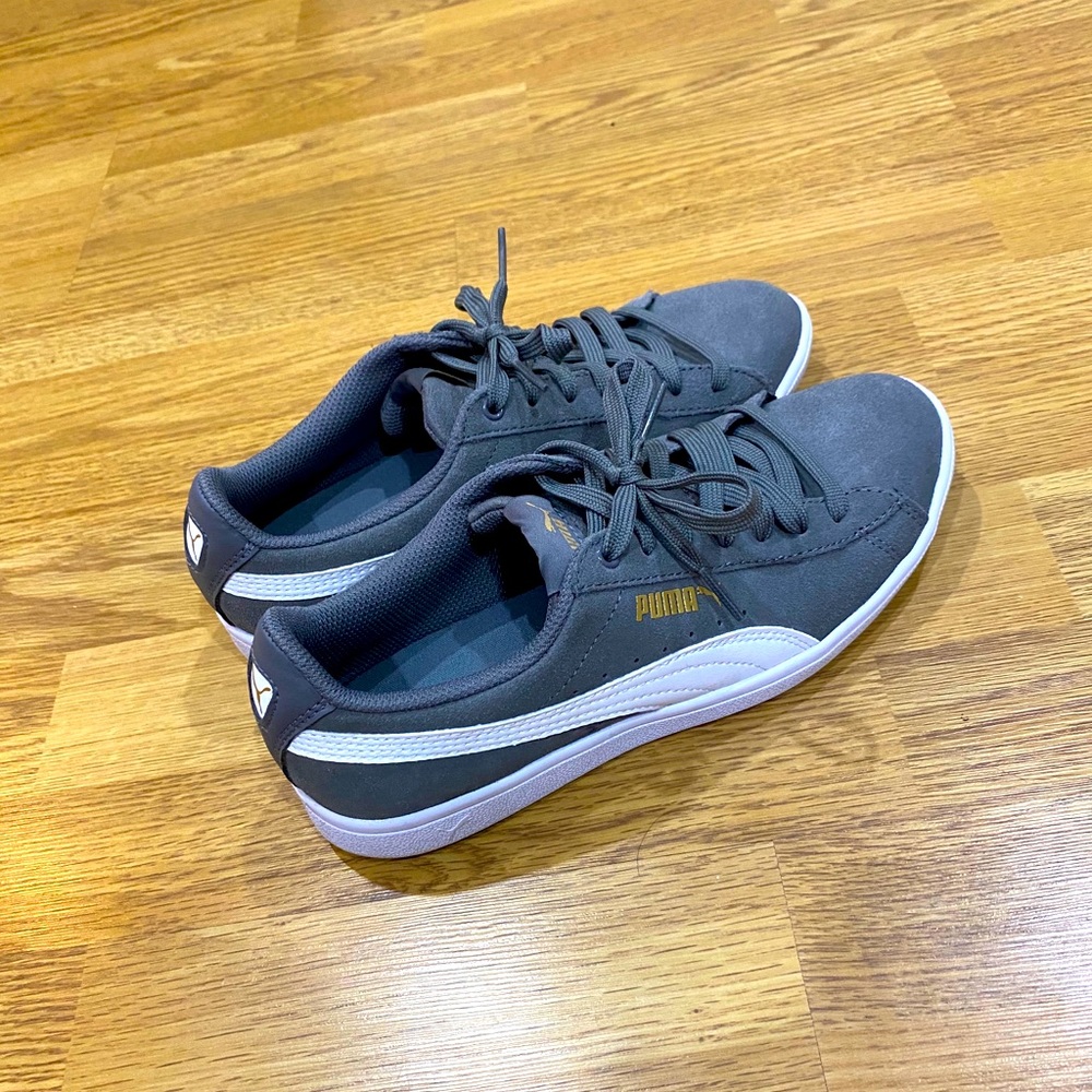 NWOT - Puma gray and white sneakers - Size 7